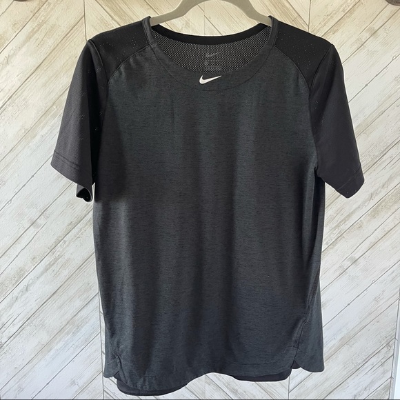 Nike Mens Charcoal Gray Workout Tee - Picture 5 of 5